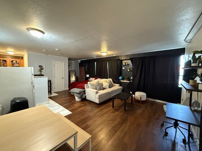 Foto del edificio - MOVE-IN READY Cozy Studio on South Broadway!!