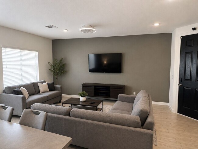 Foto del edificio - Highly Desirable Cadence Gated Community!