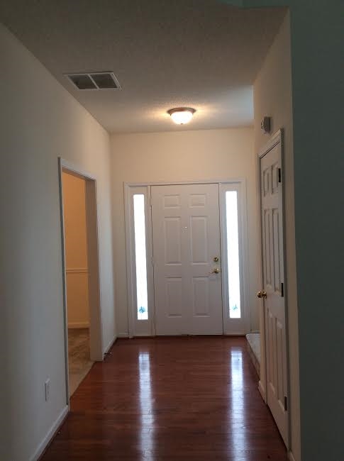 Foto del edificio - 1194 Cliftwood Dr