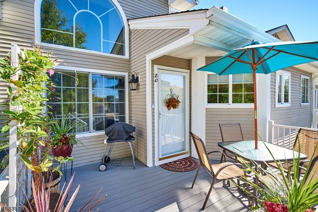 Foto del edificio - 80 Ashley Ct