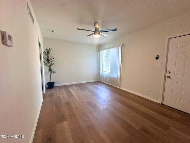 Foto del edificio - 3927 N Longview Ave