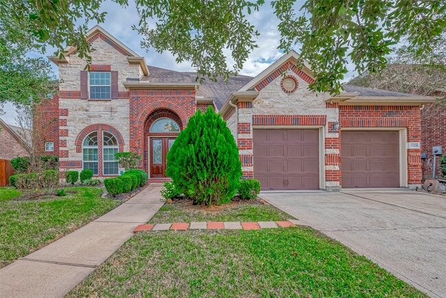 Building Photo - 25719 Oakwood Knoll Dr