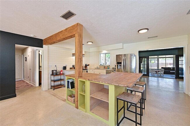 Building Photo - 5812 2nd Ave Dr NW
