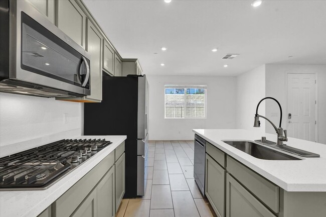Building Photo - 8033 Skye Foxx St