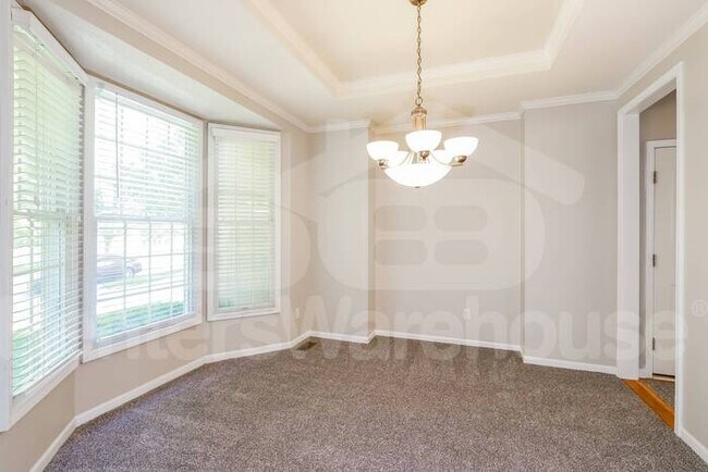 Foto del edificio - 4bd / 4bth Home in Shawnee