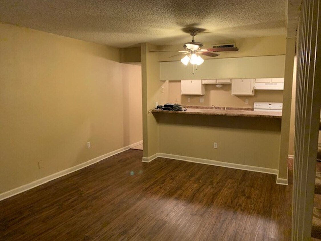 Foto del edificio - 1BD/1BA Townhouse located on the Germantow...
