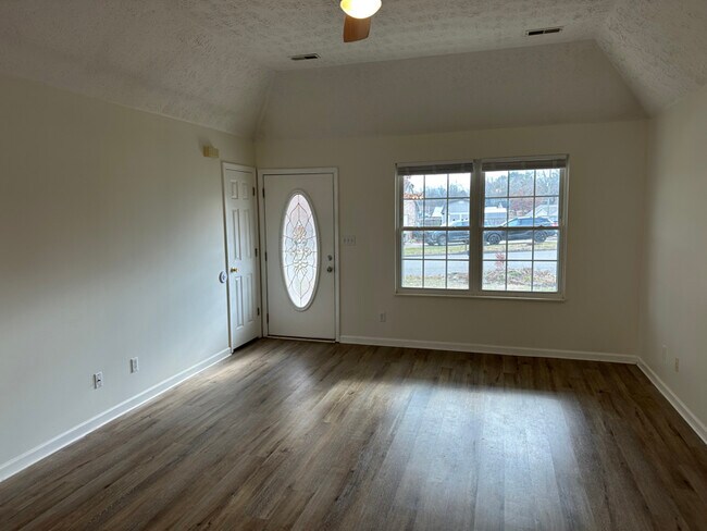 Foto del edificio - 7643 Cotton Patch Rd