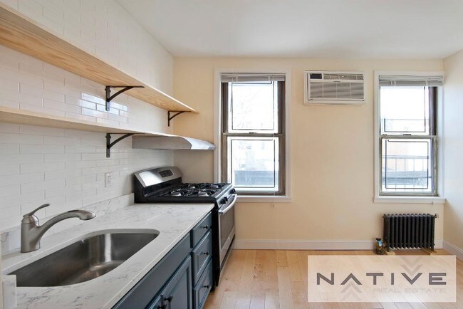 Foto del interior - 283  Devoe Street