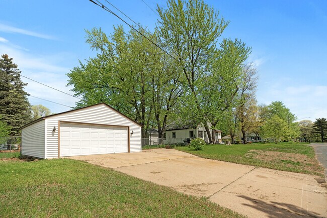 Building Photo - 9048 Taylor St NE