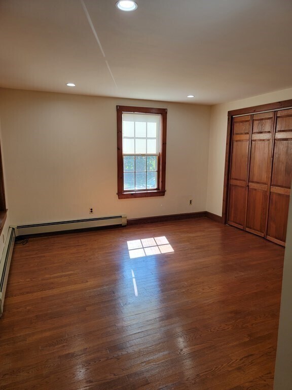 Building Photo - 281 Mylod St