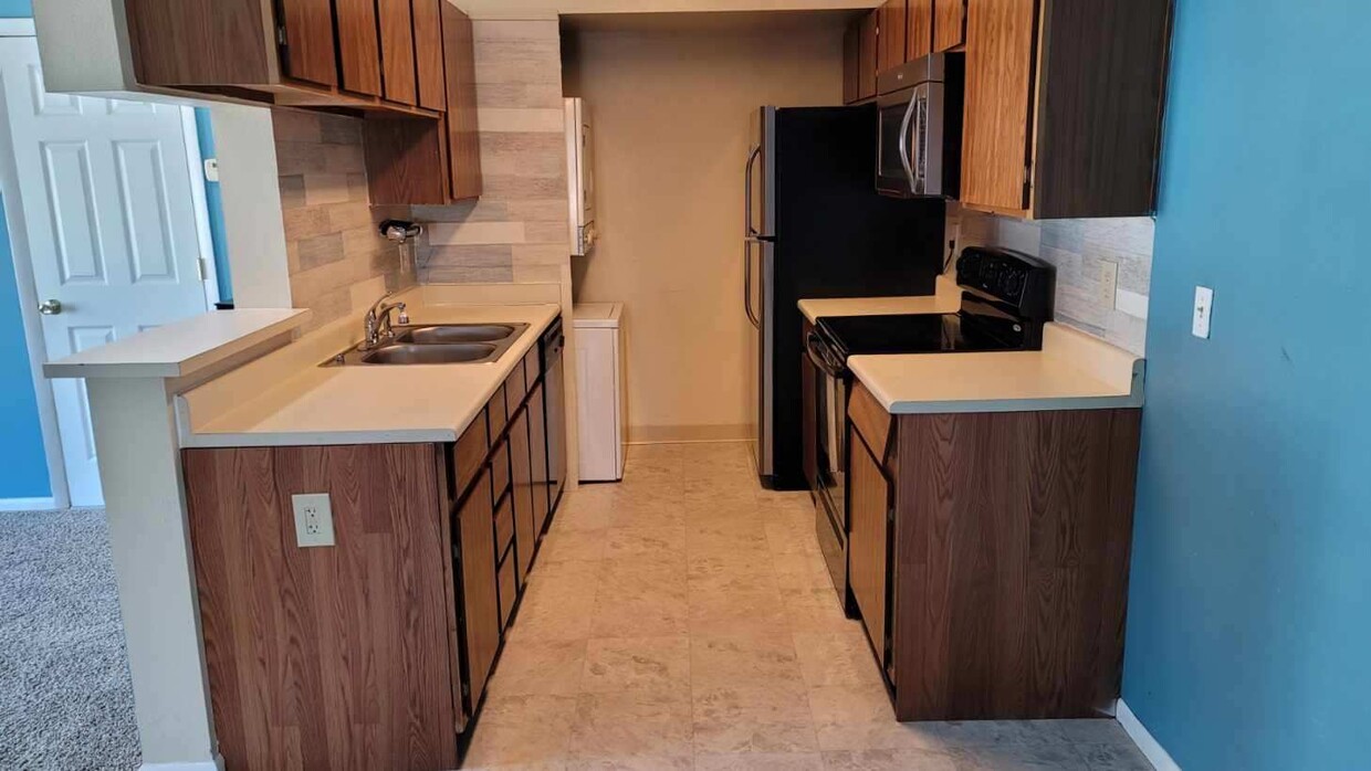 Primary Photo - 861 S Uravan Ct