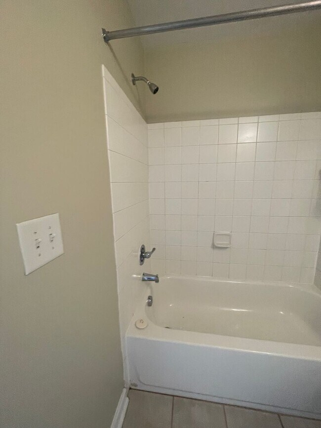 Building Photo - 18-1825 Whittaker