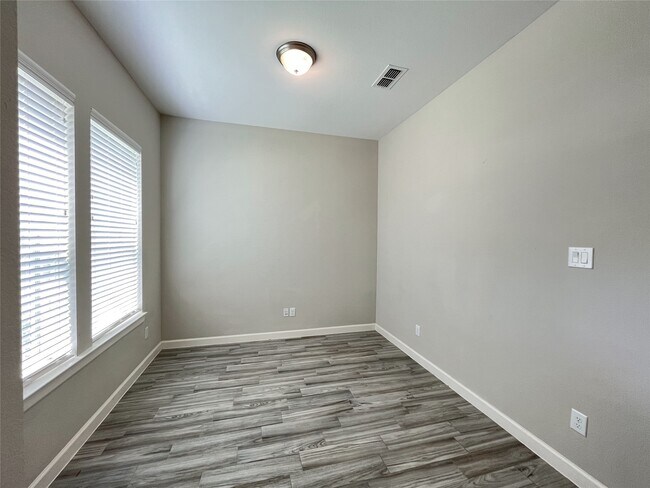 Building Photo - 6014 Dark Kite Trl