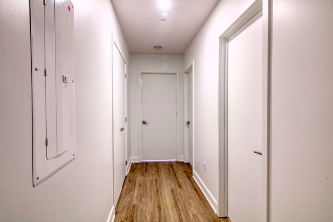 Building Photo - 9675 Av. Papineau