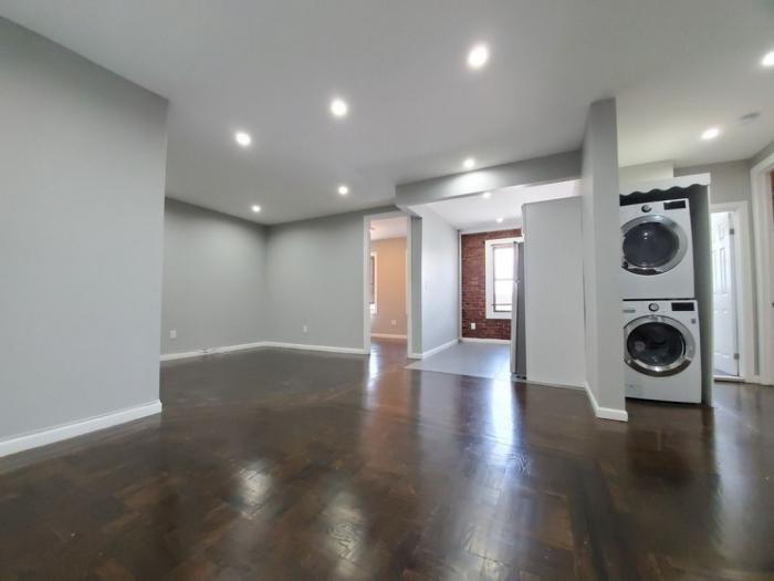 Foto principal - 2 bedroom in BRONX NY 10462