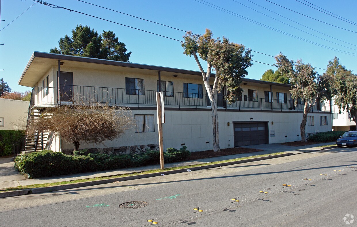 Building Photo - 255 Rollins Rd