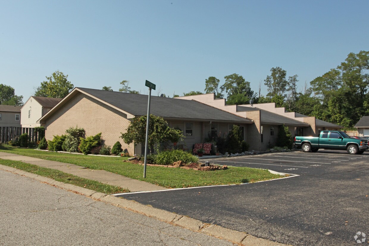 Primary Photo - 701-706 Victoria Ct