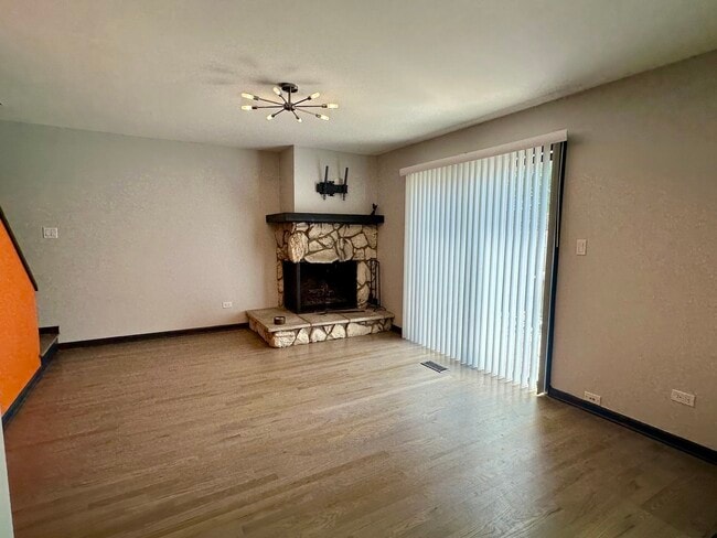 Building Photo - 363 Vita Dr