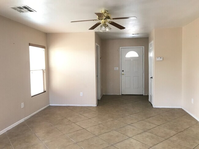 Building Photo - 3 bedroom home in a gated community!