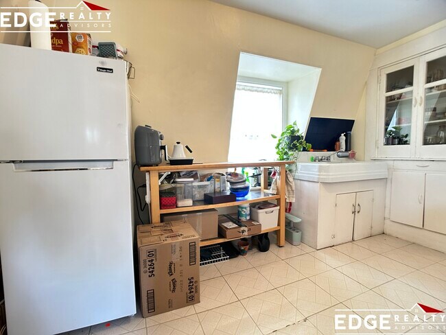Building Photo - 106 Ellery St