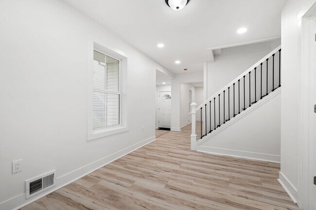 Building Photo - Gorgeous 3 bedroom home in Verona available now!
