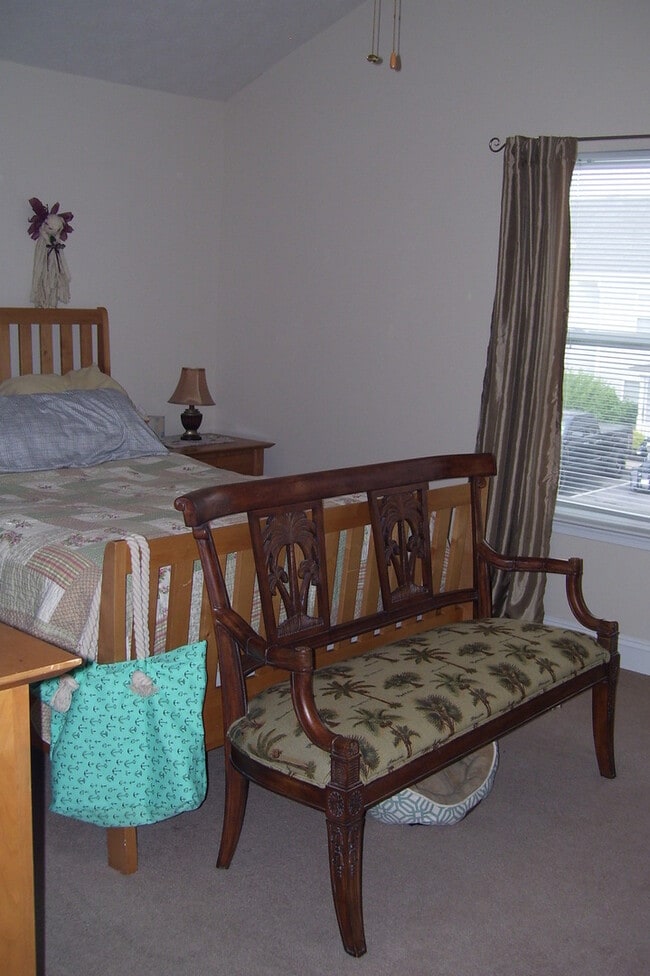 Foto del edificio - Immaculate End Unit Townhouse