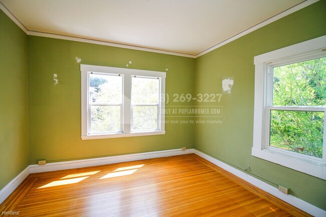 Building Photo - 1 br, 1 bath 4plex - 2226 Derby St -