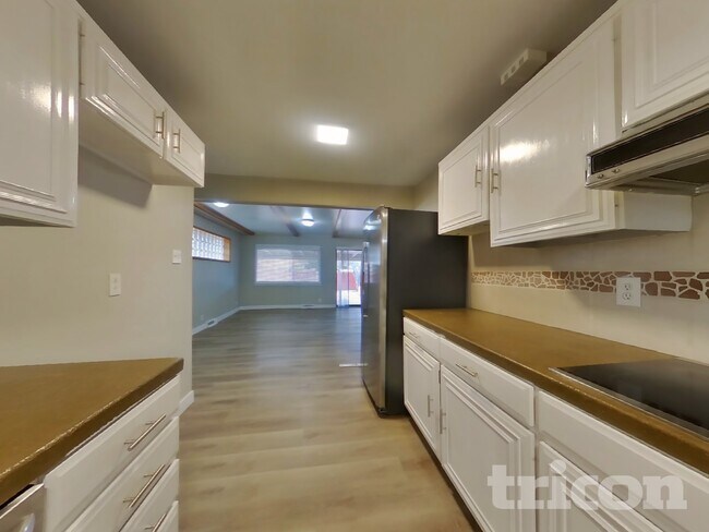 Foto del edificio - 1952 S Tennyson St