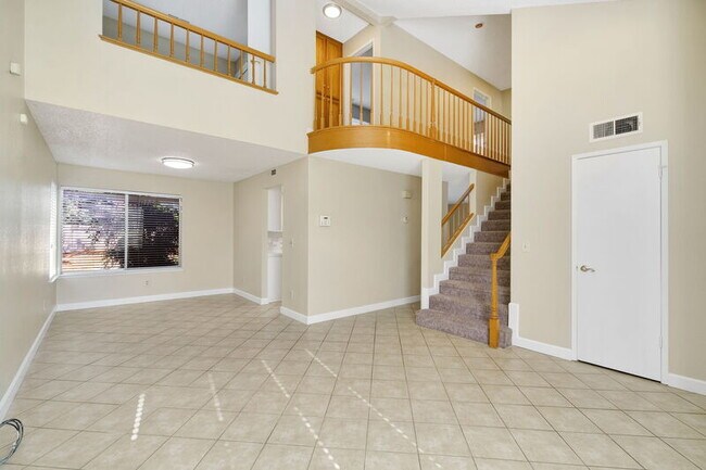 Foto del edificio - 6733 N Warren Ave