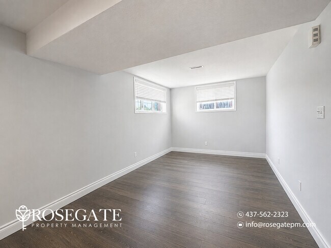 Photo du bâtiment - Pet-Friendly 2-Bedroom Basement Apartment with 2 Parking Spaces & Backyard – Barrie