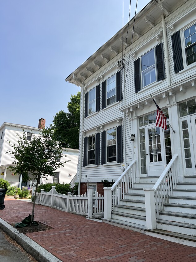 18 Spring St, Newburyport, MA 01950 - Townhome Rentals in Newburyport ...