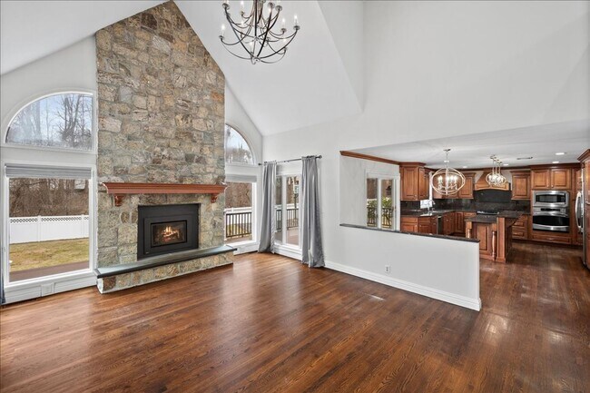 Building Photo - Spacious 4 Bedroom 4.5 Bath Rental in London Woods!