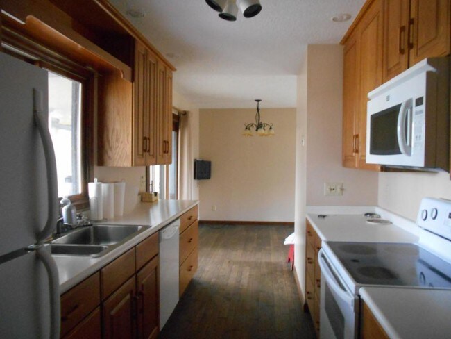 Building Photo - 2262 Ridgeview