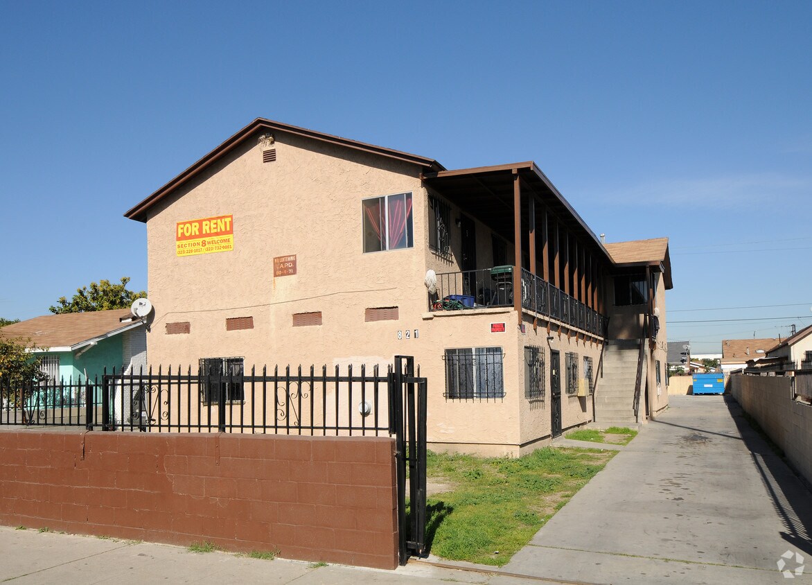 Foto principal - 821 W 65th St