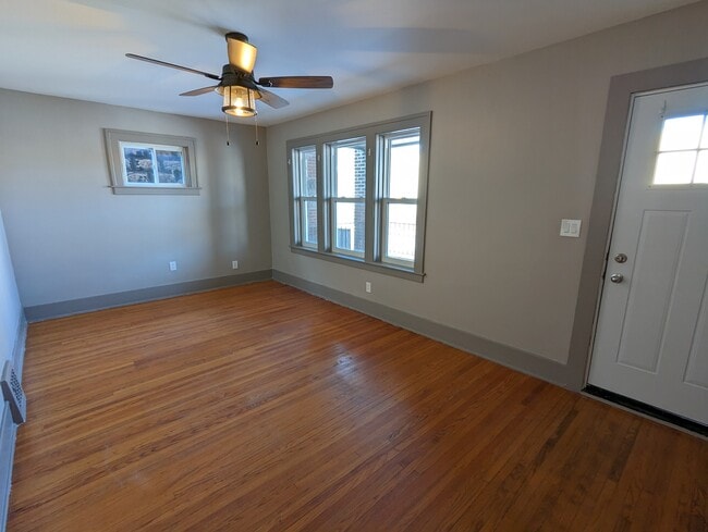 Building Photo - 737 Cataraqui St