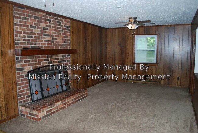 Building Photo - 3208 Woodsong Dr