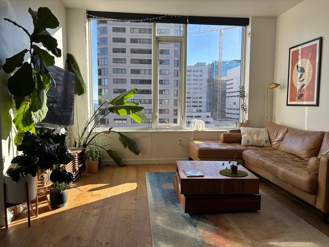 Building Photo - 1321 Seneca St