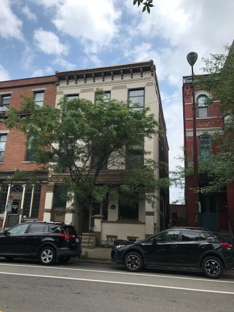 Foto del edificio - 818 Cedar Ave