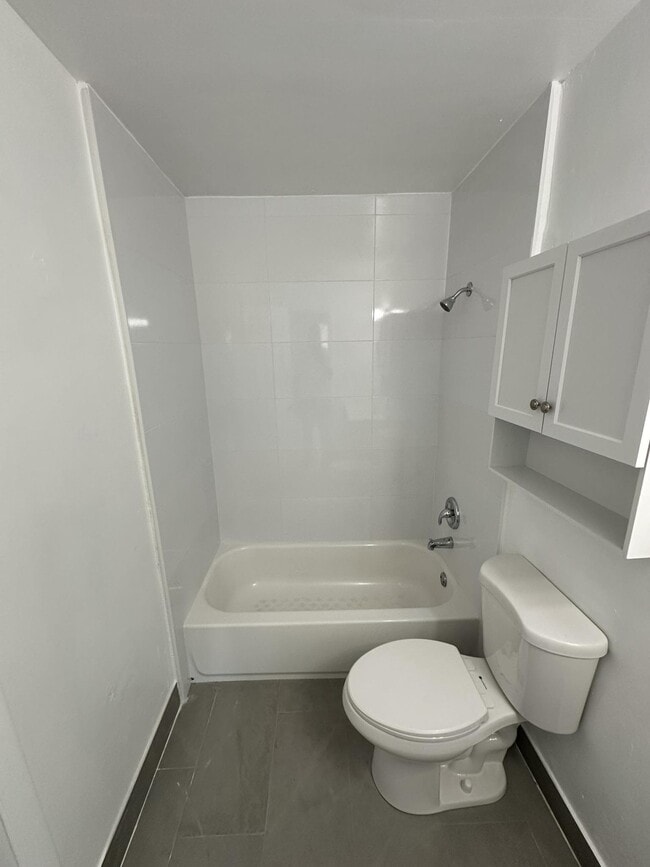 Building Photo - Avondale Gardens Apartments