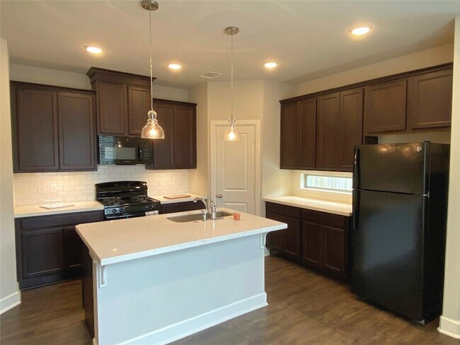 Foto del edificio - 285 Woodland Hills Dr