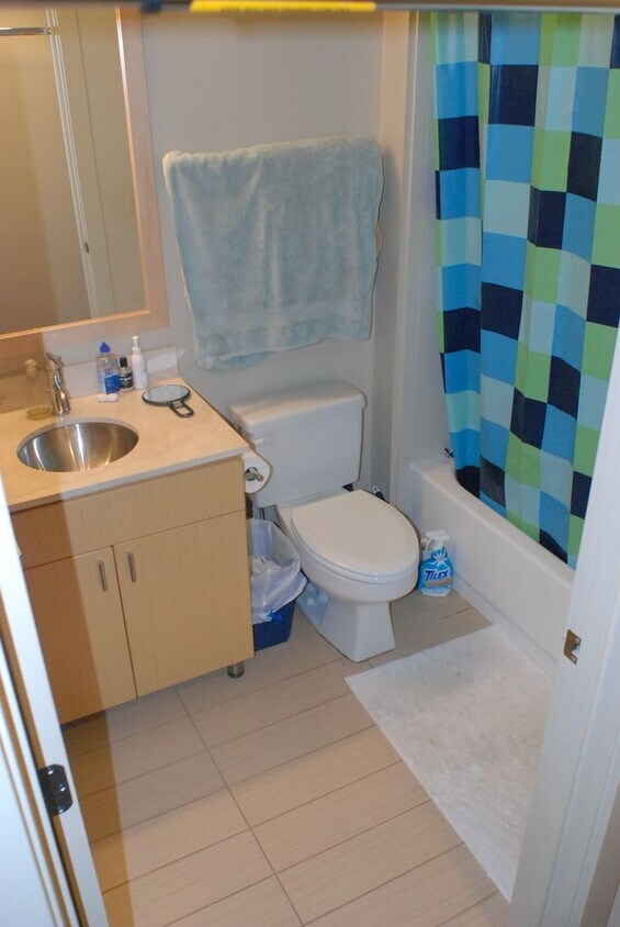 Foto del edificio - 1 Bedroom condo parking included