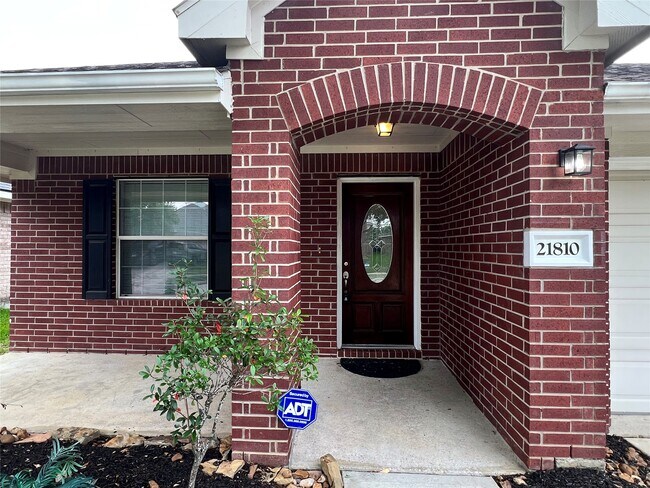 Foto del edificio - 21810 Dimmett Way