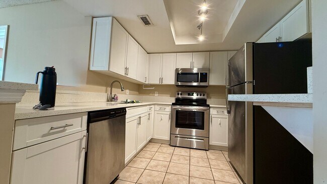 Foto del edificio - 2/2 First Floor with Garage + Lake View – Grand Isles