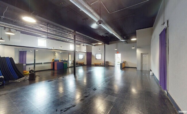 Foto del edificio - 215 W College Ave