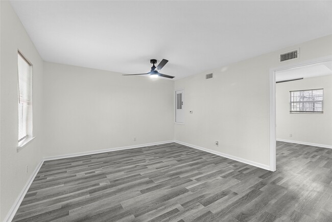 Building Photo - 7614 Grahamcrest Dr