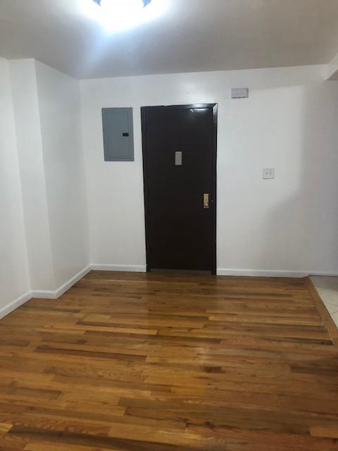 Foto del edificio - 2131 Bruckner Blvd