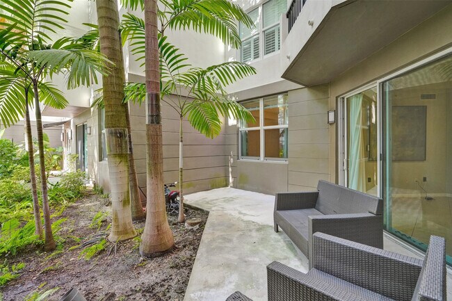 Foto del edificio - 2421 NE 65th St