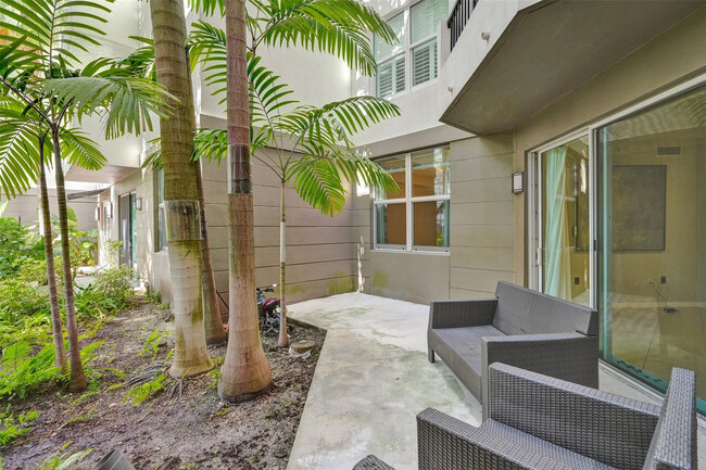 Building Photo - 2421 NE 65th St