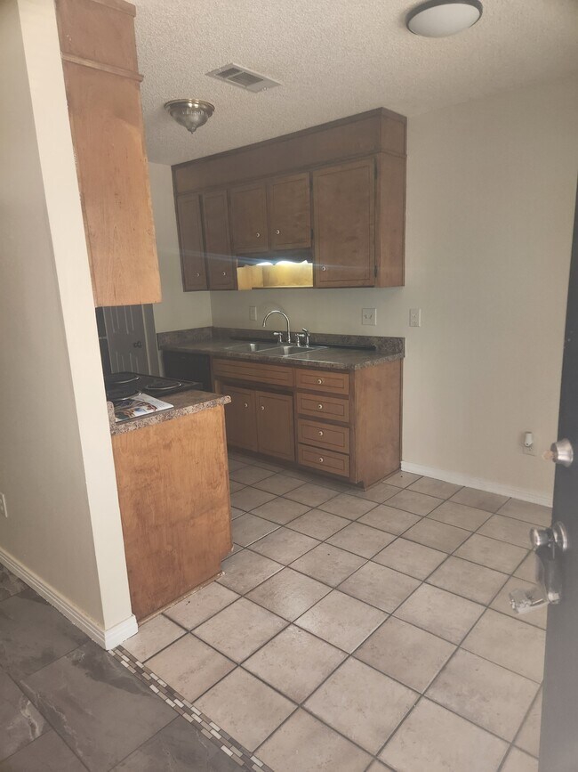 Foto del edificio - 8190 Stonebrook Dr
