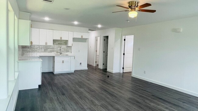Building Photo - ? Brand-New Unit – 3 Bedrooms, 2.5 Bathroo...
